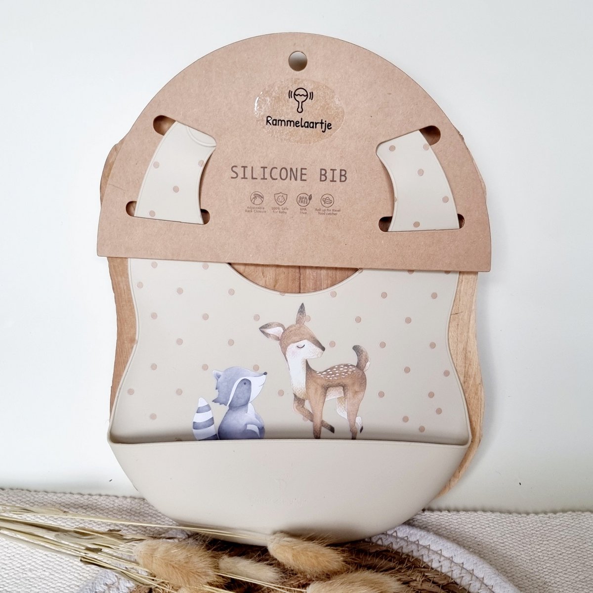 Rammelaartje Silikon-Lätzchen mit Auffangschale - Hirsch und Waschbär - Beige