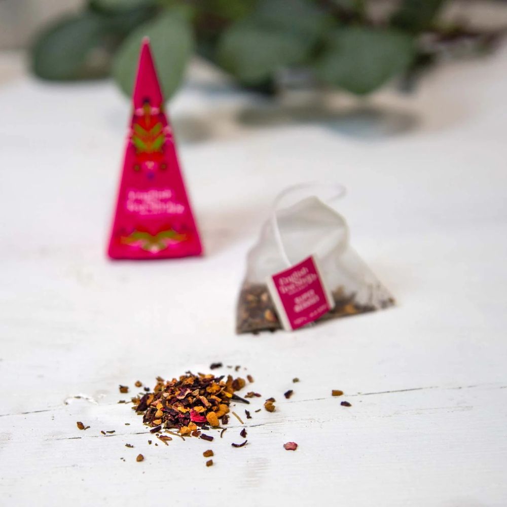 English Tea Shop | Teegeschenk "Super Fruit Tee Kollektion" mit Schleife - 12 Pyramiden-Beutel